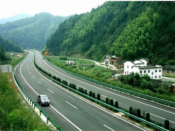 陜西榆(林)神(木)高速公路